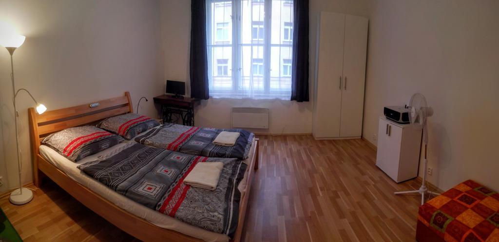 Jezerka Apartments Прага Екстер'єр фото