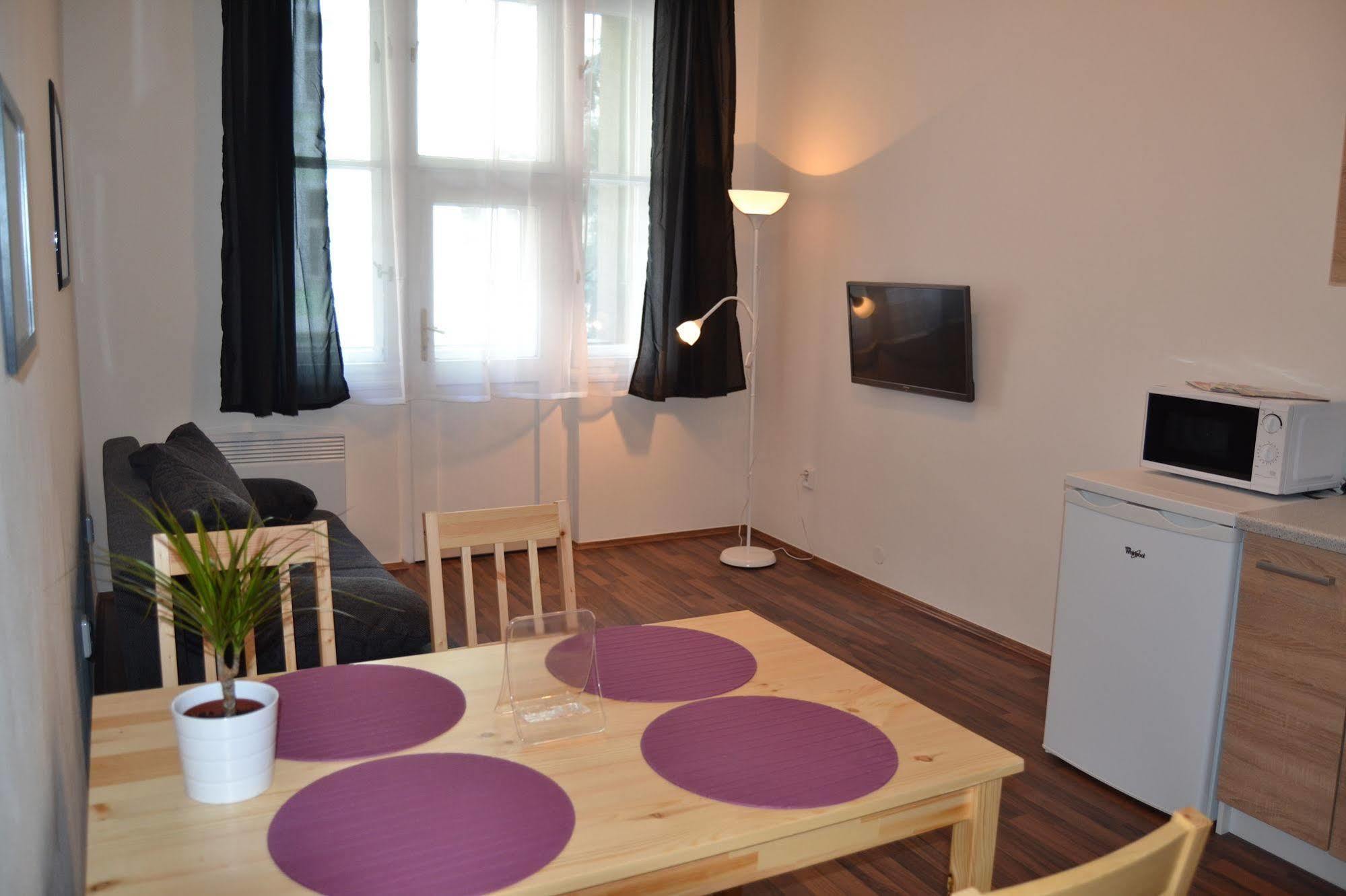 Jezerka Apartments Прага Екстер'єр фото