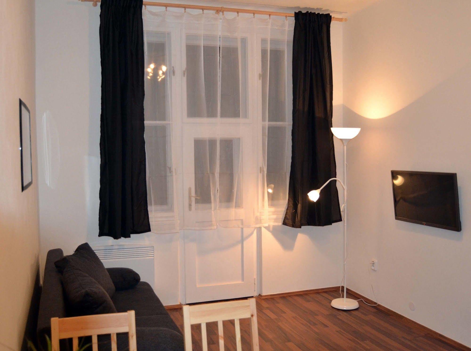 Jezerka Apartments Прага Екстер'єр фото